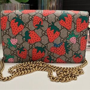 Gucci GG Supreme Monogram Wallet On Chain Strawberry Series
